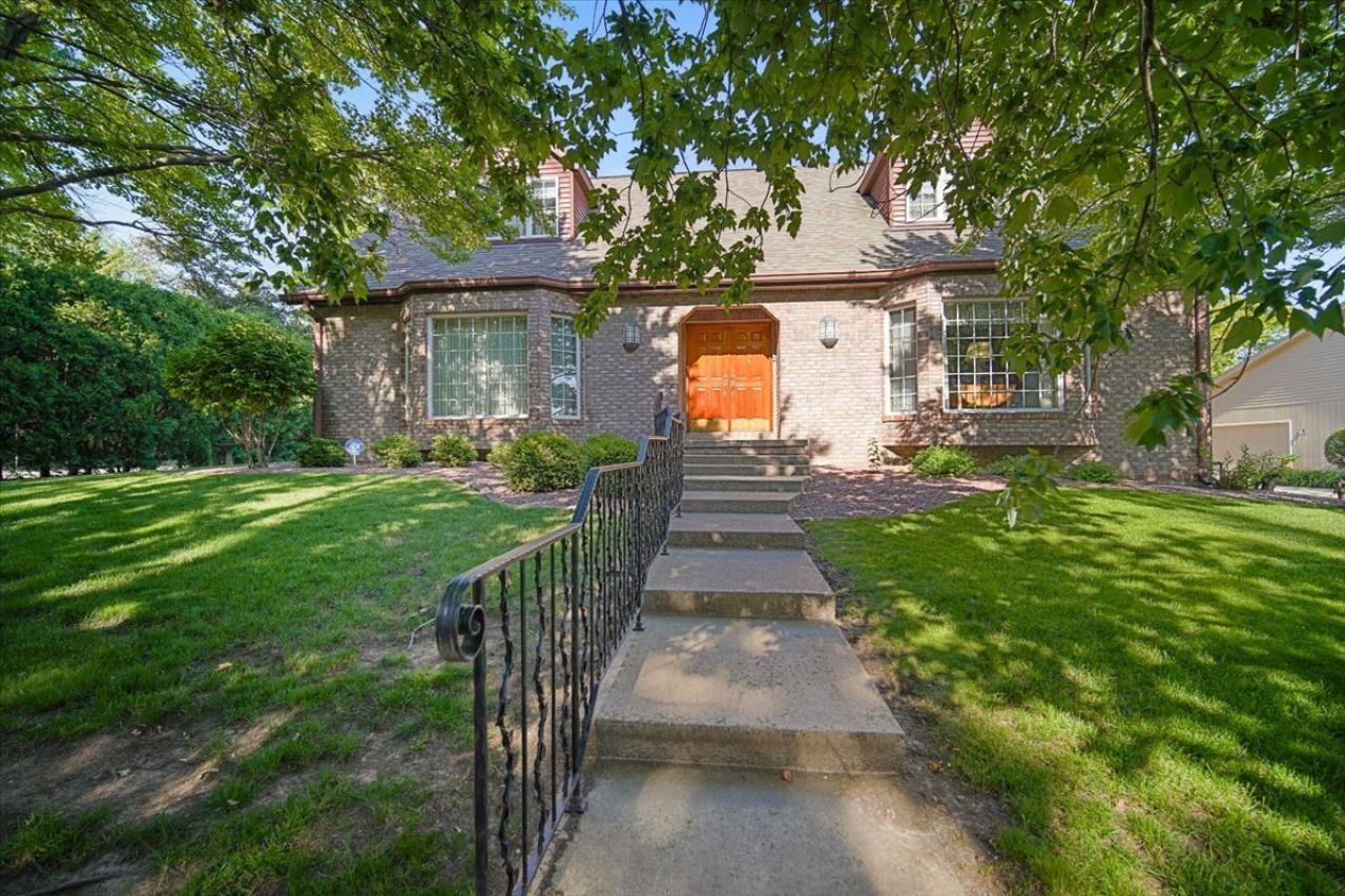 2 Breckenridge Drive , Bloomington, IL 61701