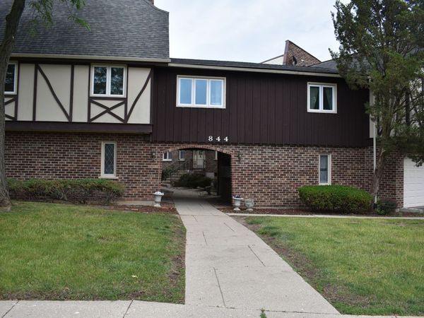 844 Village Quarter Road , Unit B5, West Dundee, IL 60118