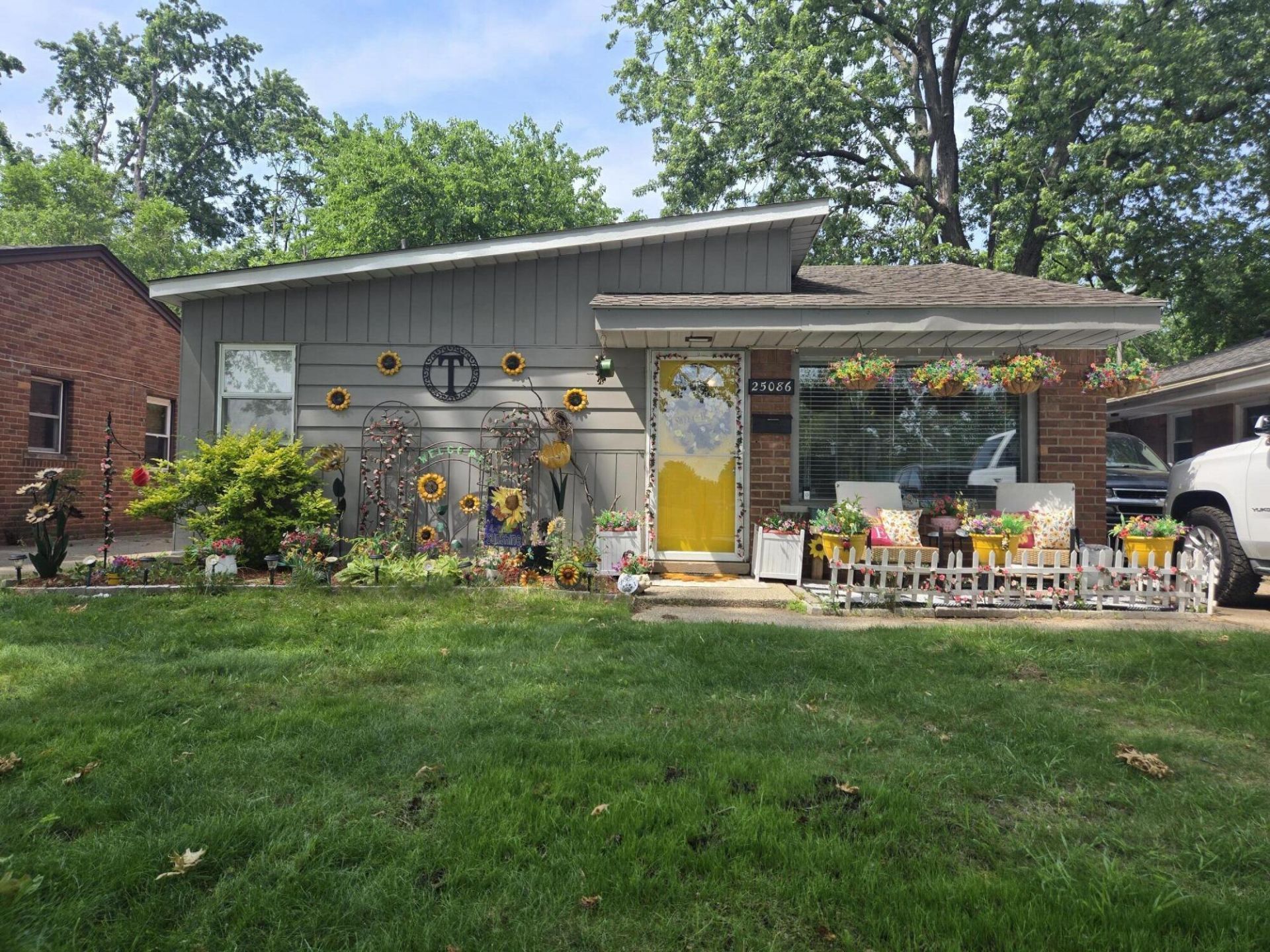 25086 Annapolis Street, Dearborn Heights, MI 48125 Main Photo