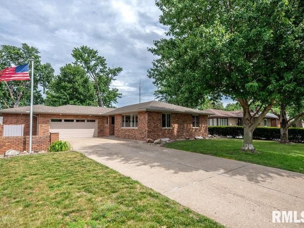 1412 N 4TH Street, Pekin, IL 61554