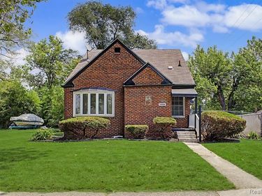 18400 Gilchrist Street , Detroit, MI 48235