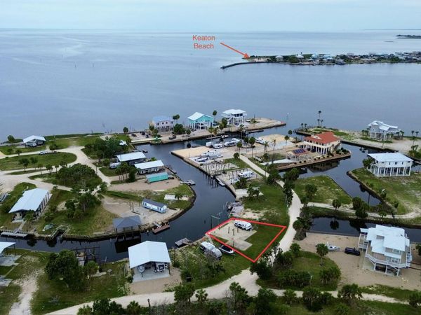 141 Kingfisher Road , Keaton Beach, FL 32348