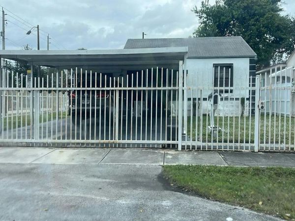 1089 NW 65th Street , Miami, FL 33150