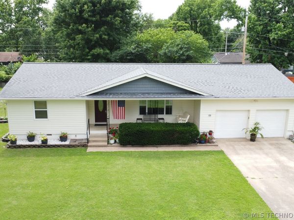 112 N Osage Street , Grove, OK 74344