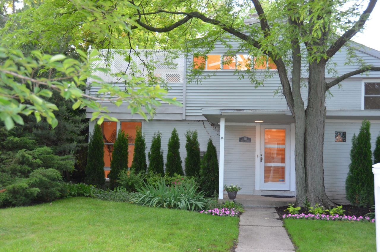 611 Roger Avenue , Kenilworth, IL 60043
