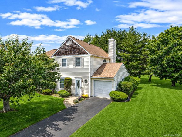 1 Thrush Path , Coram, NY 11727