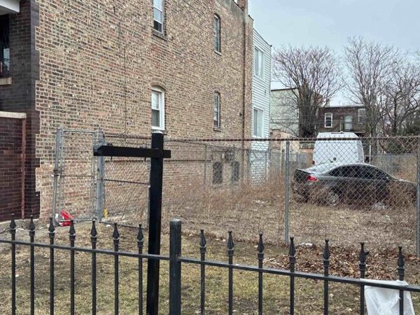 3929 W Monroe Street , Chicago, IL 60624
