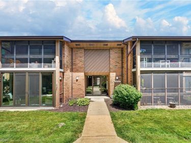 22936 Mastick Road, Unit 101, Westlake, OH 44126