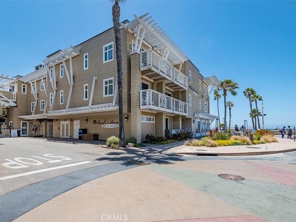 1300 The Strand, Unit 201, Hermosa Beach, CA 90254