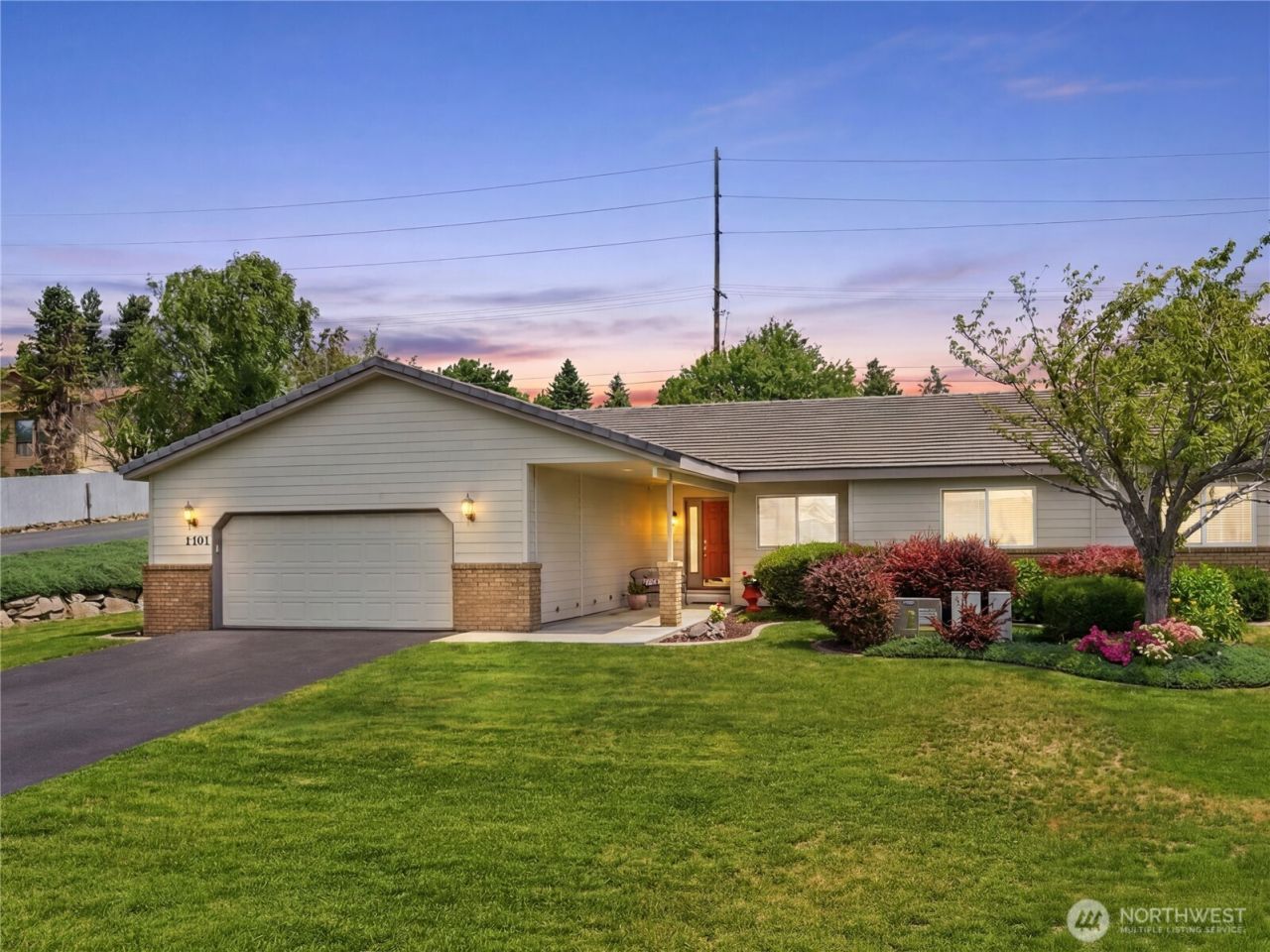 1380 Eastmont Avenue, Unit 1301, East Wenatchee, WA 98802 Main Photo