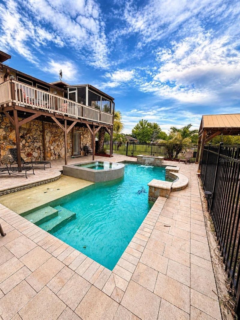 9100 Debbie Lane , Hudson, FL 34669 Photo