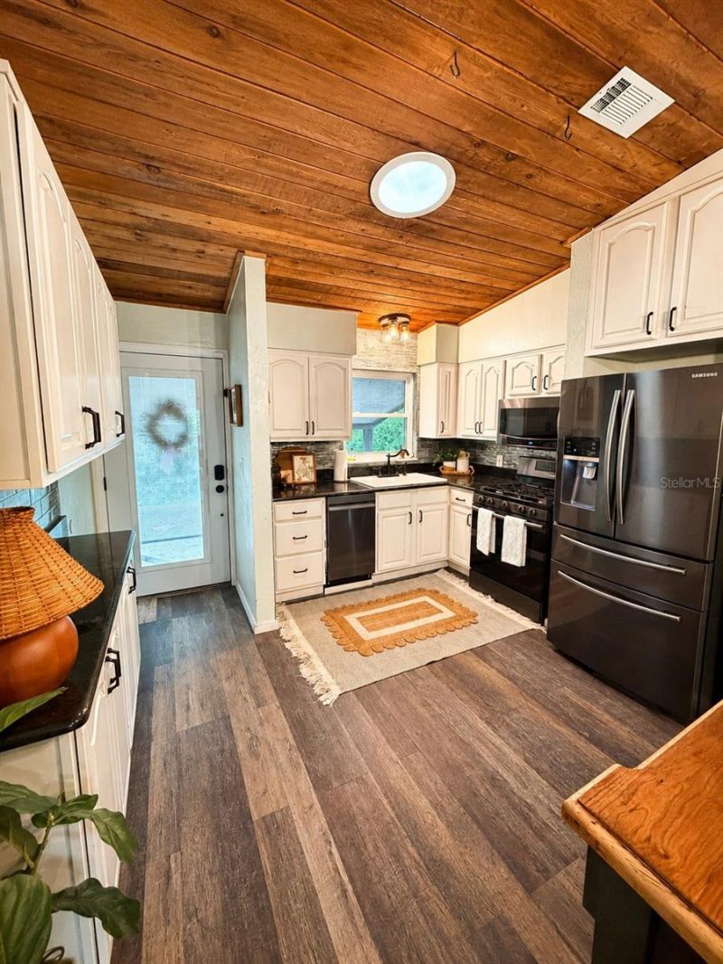 9100 Debbie Lane , Hudson, FL 34669 Photo