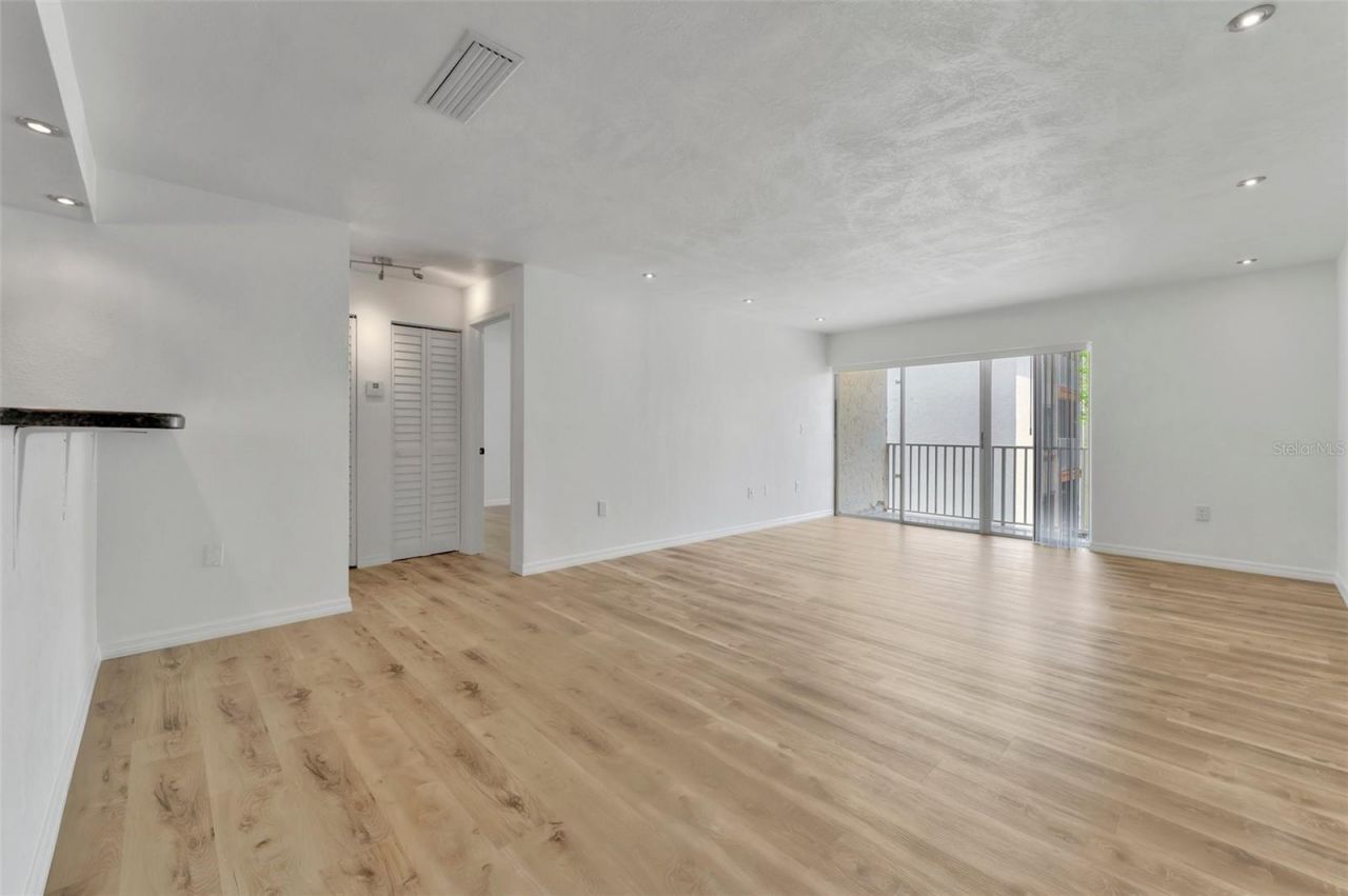 592 100th Avenue N, Unit 201, Saint Petersburg, FL 33702 Photo