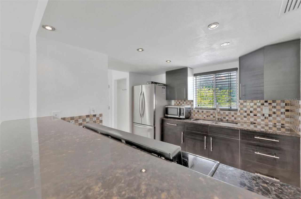 592 100th Avenue N, Unit 201, Saint Petersburg, FL 33702 Photo