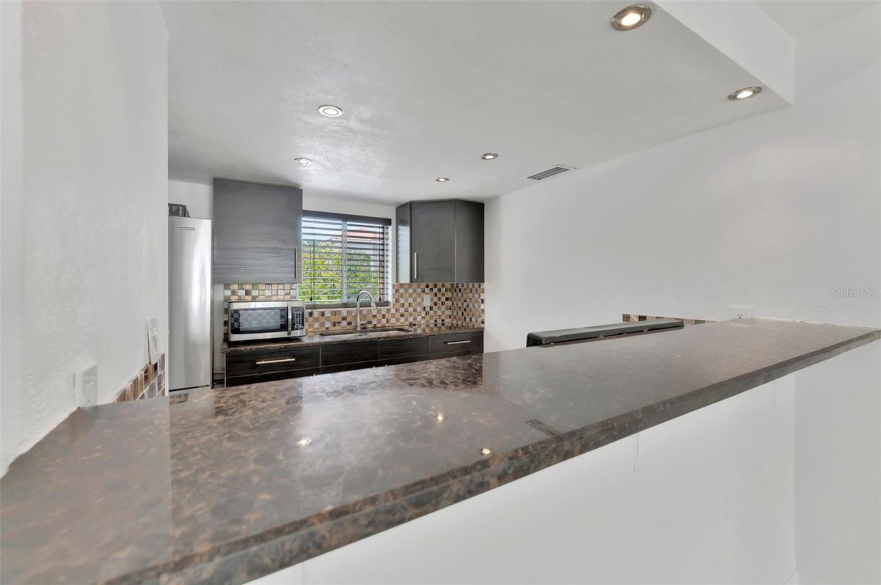 592 100th Avenue N, Unit 201, Saint Petersburg, FL 33702 Photo