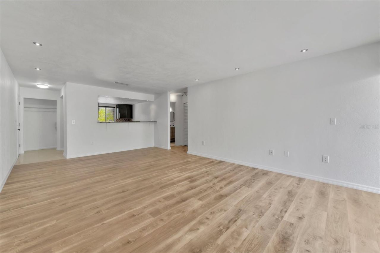 592 100th Avenue N, Unit 201, Saint Petersburg, FL 33702 Photo