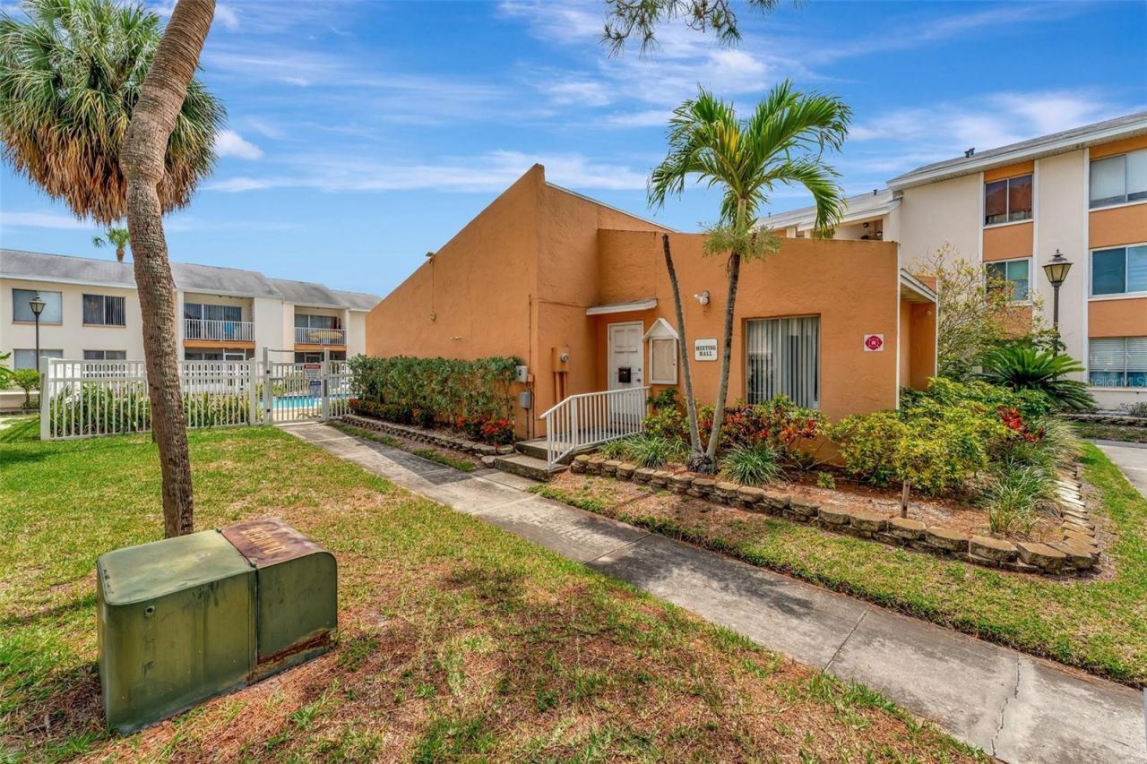 592 100th Avenue N, Unit 201, Saint Petersburg, FL 33702 Photo