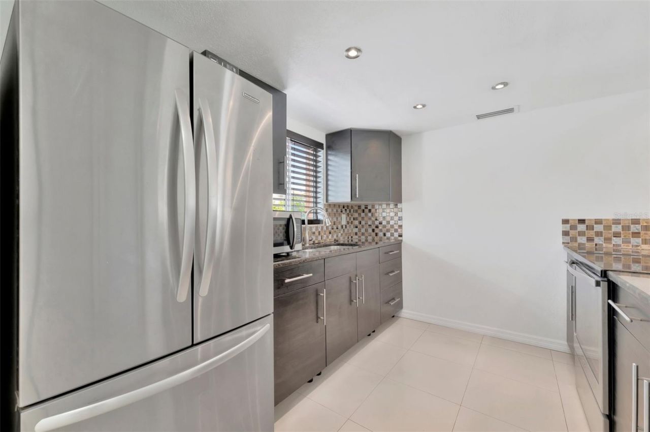 592 100th Avenue N, Unit 201, Saint Petersburg, FL 33702 Photo