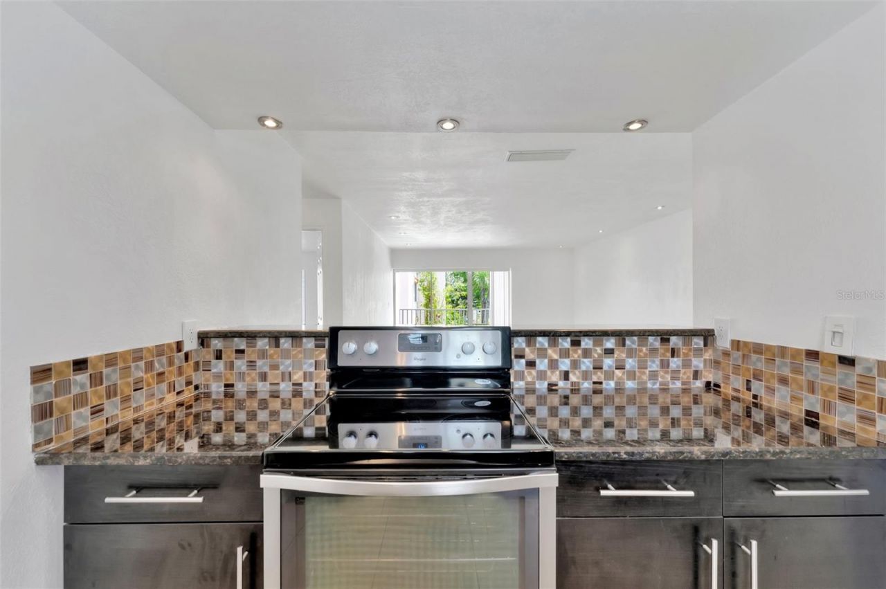 592 100th Avenue N, Unit 201, Saint Petersburg, FL 33702 Photo