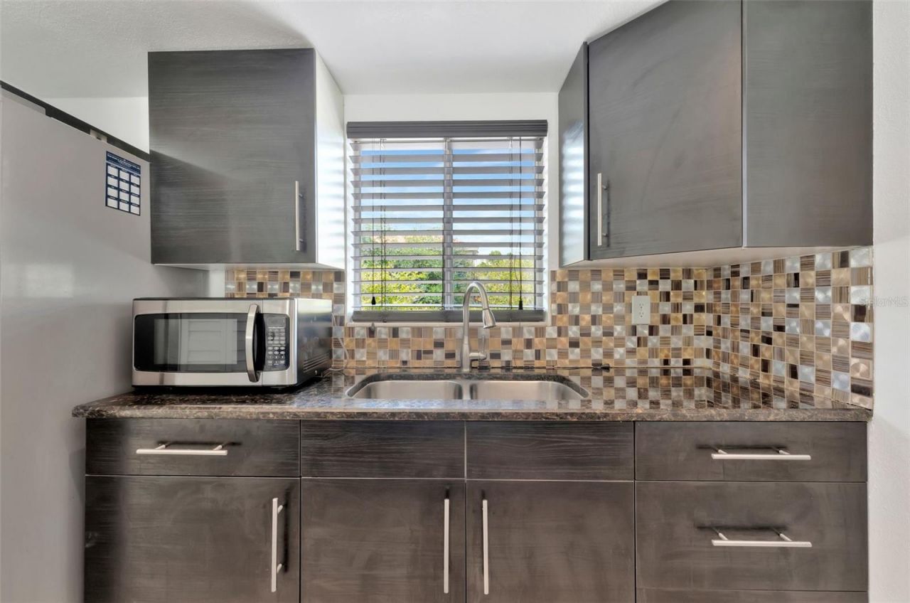 592 100th Avenue N, Unit 201, Saint Petersburg, FL 33702 Photo