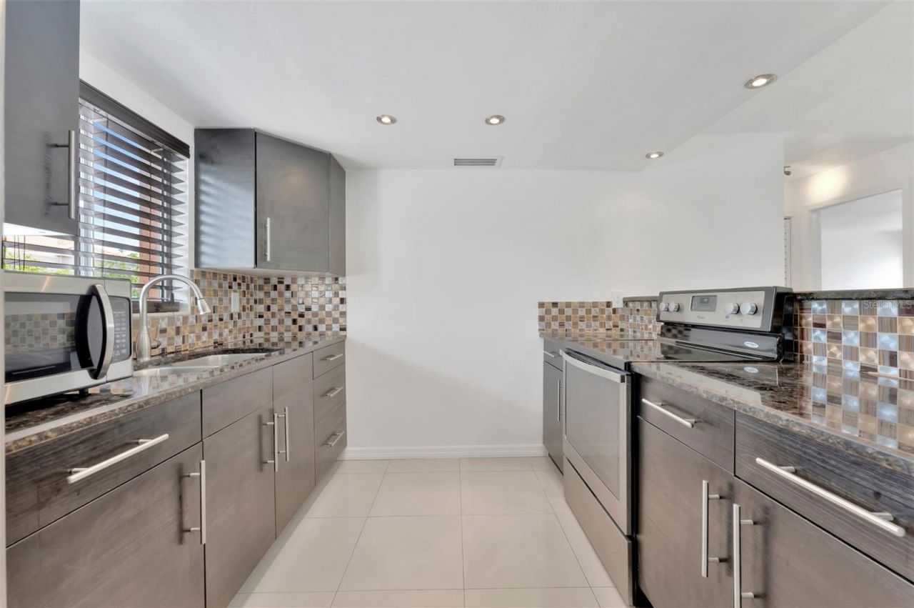 592 100th Avenue N, Unit 201, Saint Petersburg, FL 33702 Photo