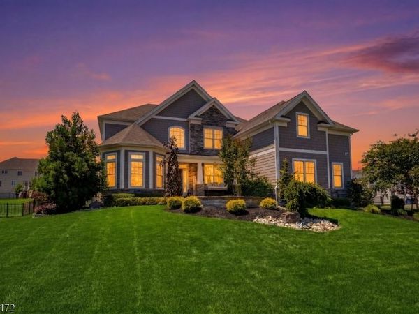 18 Waterford Way, Middletown, NJ 07738