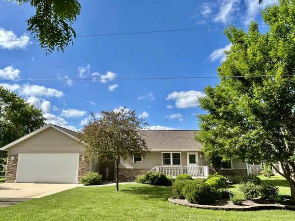 1738 254th Street, Decorah, IA 52101