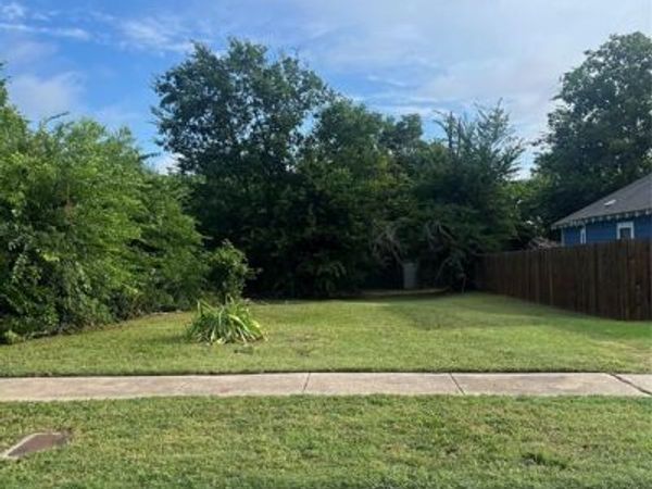 1217 E Tucker Street, Fort Worth, TX 76104