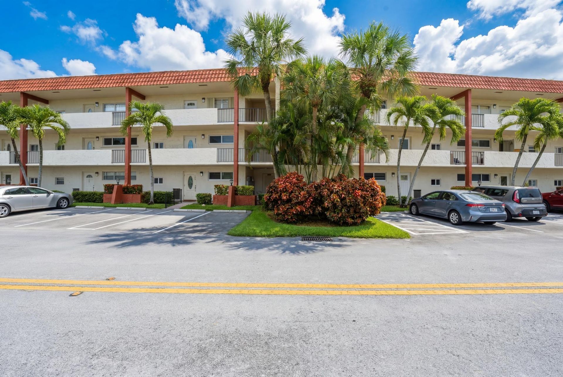 8970 S Hollybrook Boulevard, Unit 205, Pembroke Pines, FL 33025 Photo