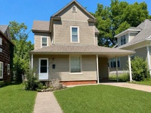 208 S Cottonwood Street, Iola, KS 66749