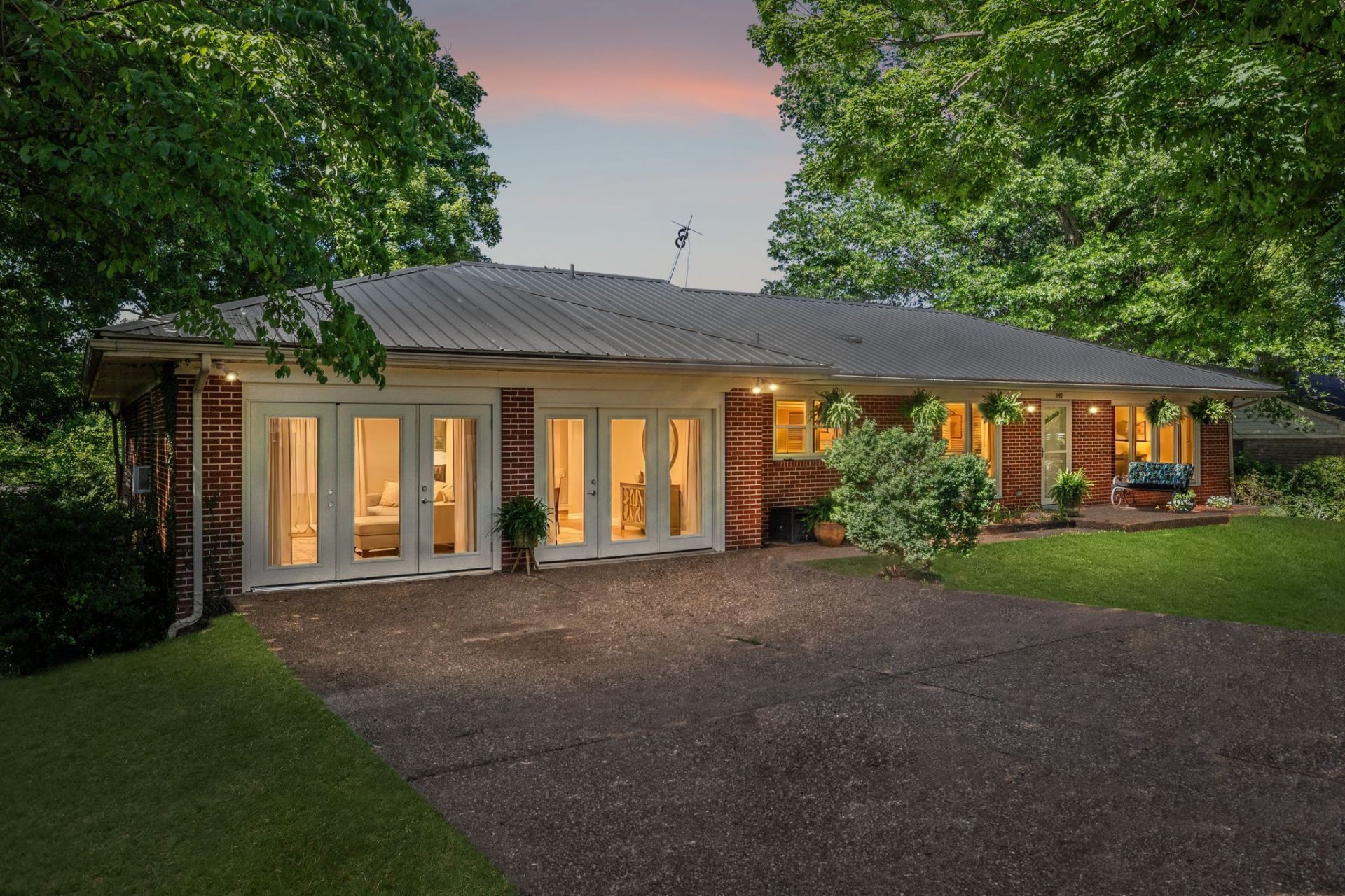 1082 Rolling Fields Cir, Columbia, TN 38401 Main Photo