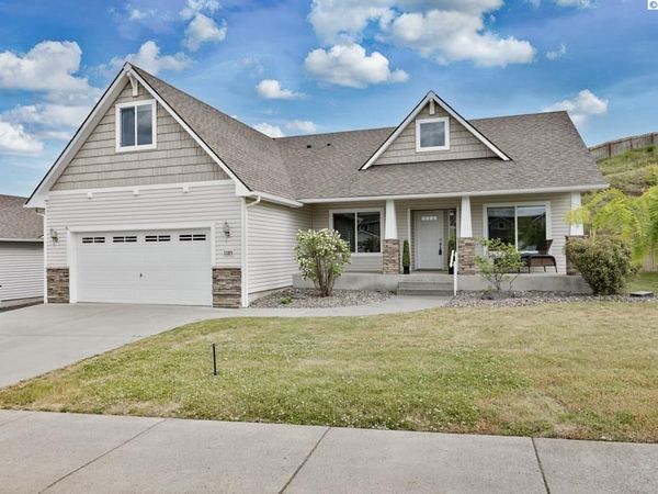 1085 SW Latour Peak St, Pullman, WA 99163