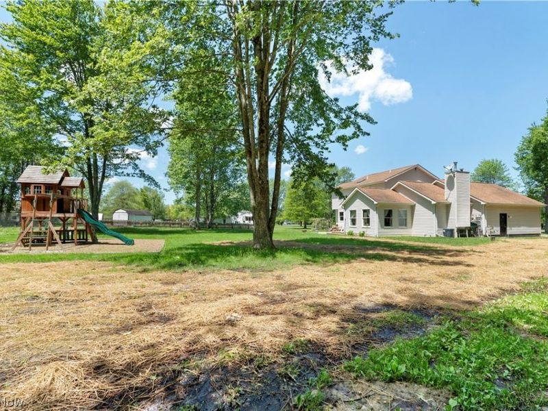 1139 Bristol Champion Townline Road NW, Champion, OH 44402 Photo 33