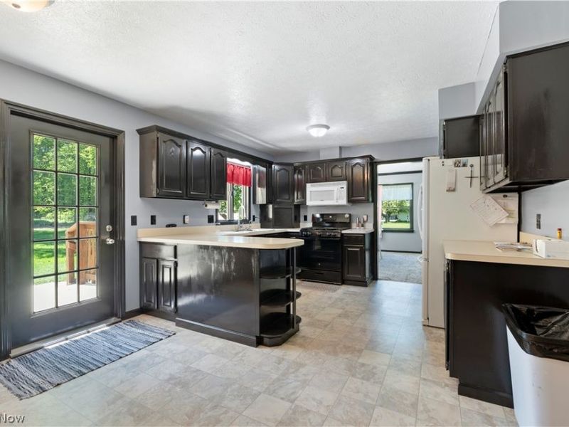 1139 Bristol Champion Townline Road NW, Champion, OH 44402 Photo 5