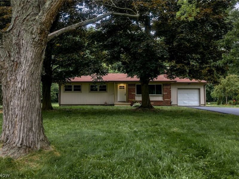1709 Berna Road, Green, OH 44312 Photo 2