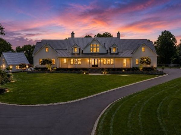 7 Homelands Dr, Colts Neck, NJ 07722