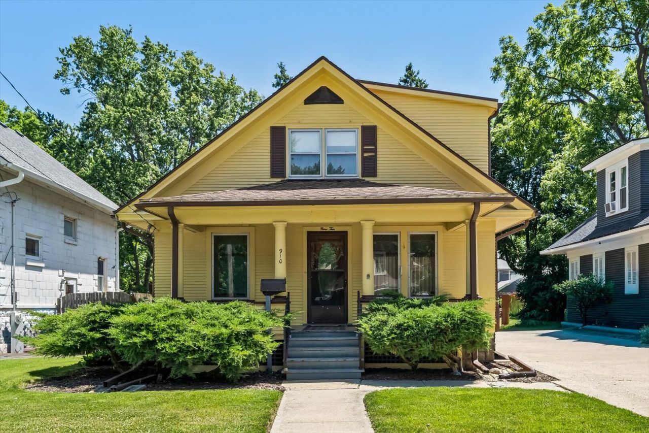 910 Pearl Street , Aurora, IL 60505