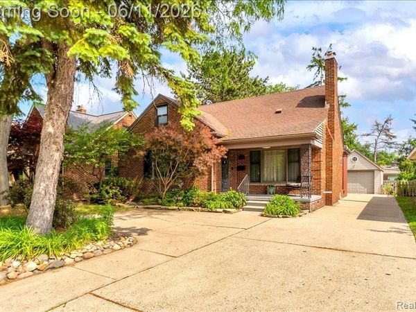 3015 Bembridge Road, Royal Oak, MI 48073