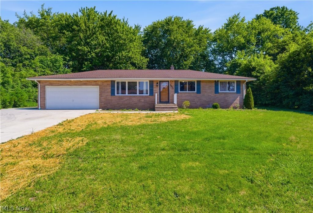 3825 34th Street Ne, Canton, OH 44705 Main Photo