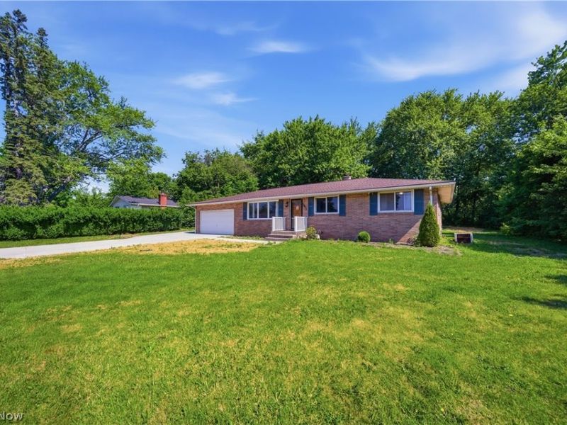 3825 34th Street NE, Canton, OH 44705 Photo 2