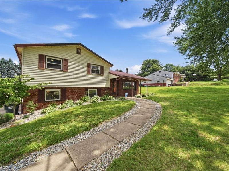 360 Dietz Avenue NE, East Canton, OH 44730 Photo 2