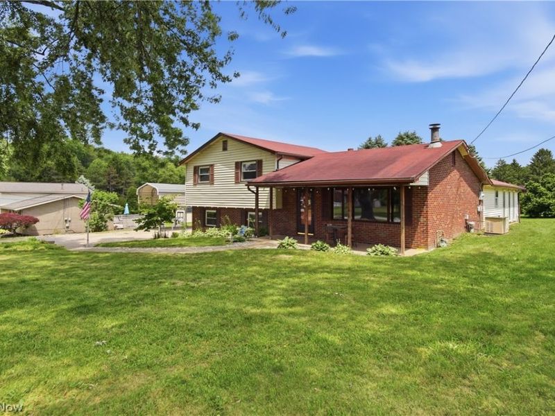 360 Dietz Avenue NE, East Canton, OH 44730 Photo 3