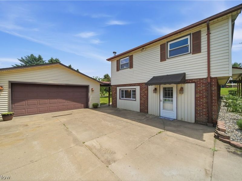 360 Dietz Avenue NE, East Canton, OH 44730 Photo 4