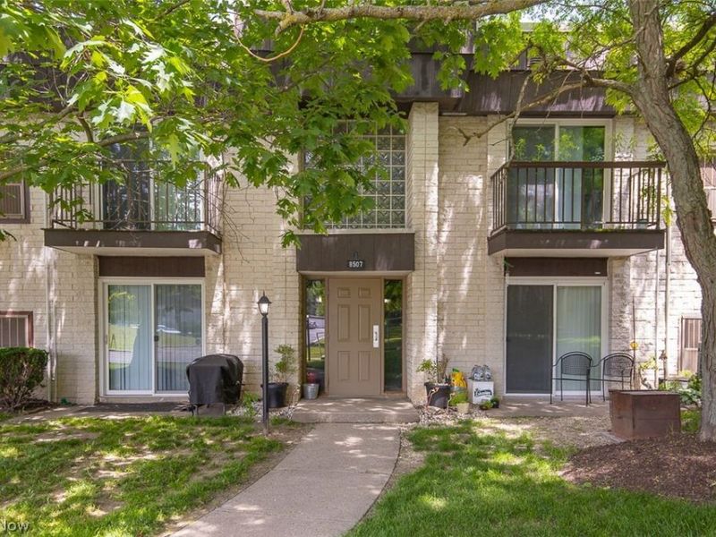 8507 N Akins , Unit 102, North Royalton, OH 44133 Photo 2