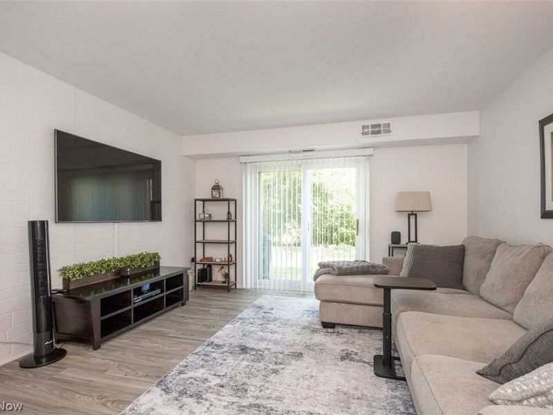 8507 N Akins , Unit 102, North Royalton, OH 44133 Photo 6