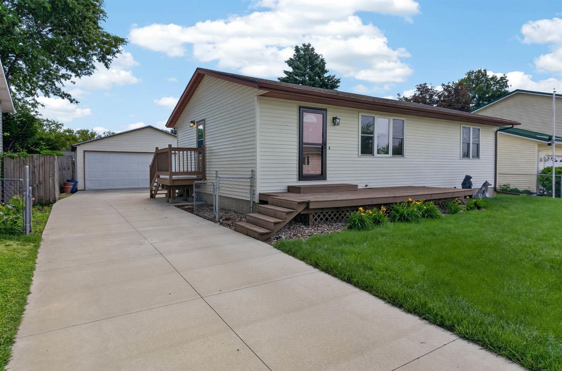 903 Heartland Hills Dr., Waterloo, IA 50701 Main Photo