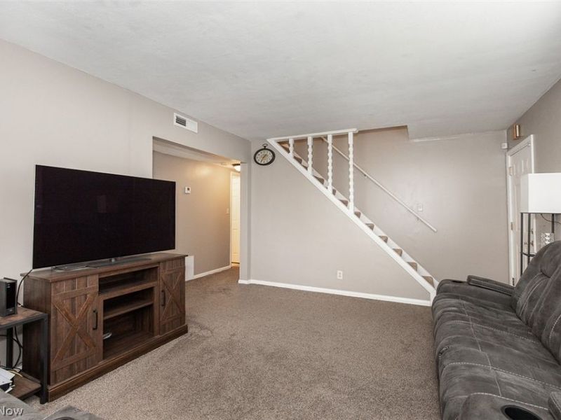 2324 Suncrest Drive , Cuyahoga Falls, OH 44221 Photo 15