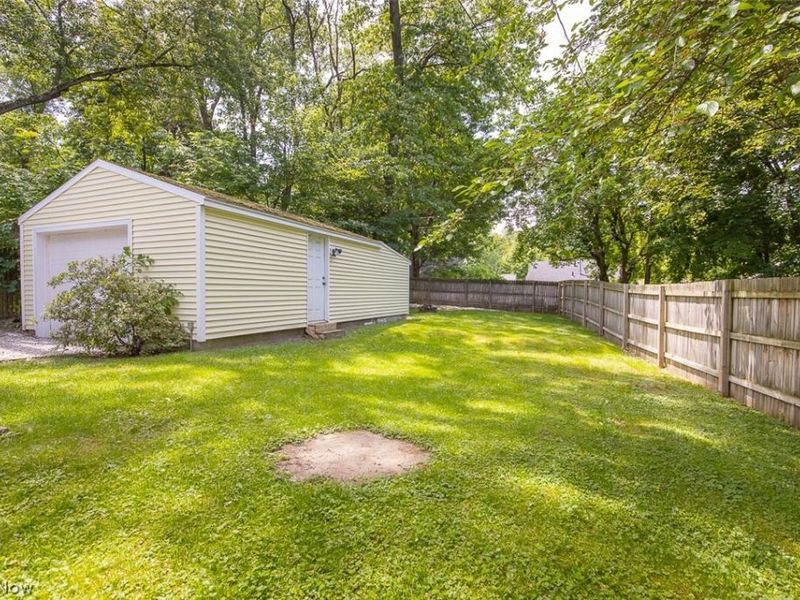 2324 Suncrest Drive , Cuyahoga Falls, OH 44221 Photo 3