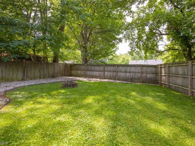 2324 Suncrest Drive , Cuyahoga Falls, OH 44221 Photo 5
