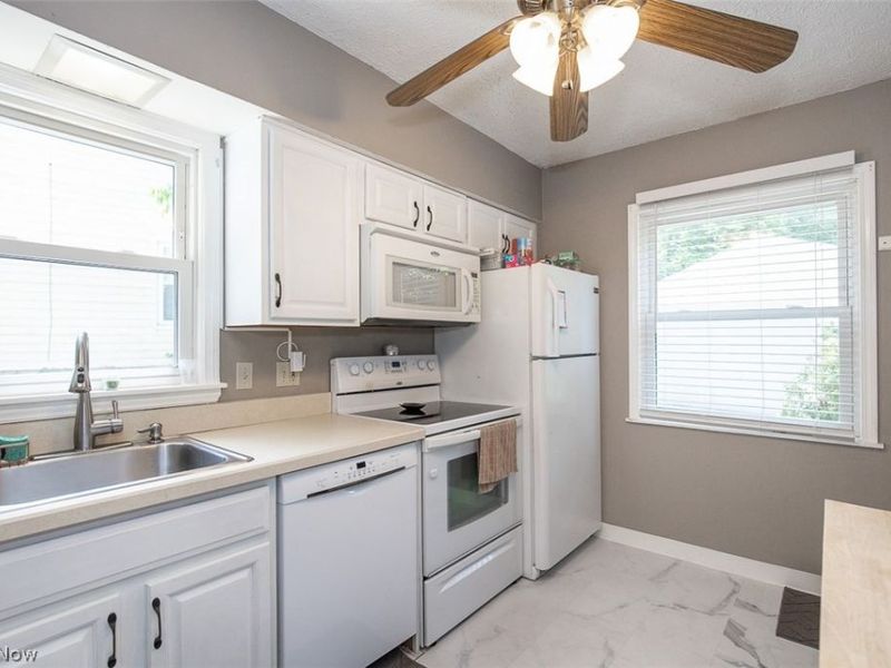 2324 Suncrest Drive , Cuyahoga Falls, OH 44221 Photo 7